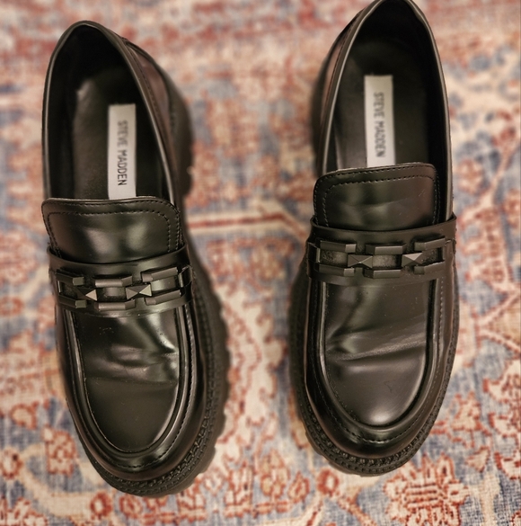 Steve Madden Aerin Lug Sole Chain Design Chunky Heel Loafer - Picture 8 of 9